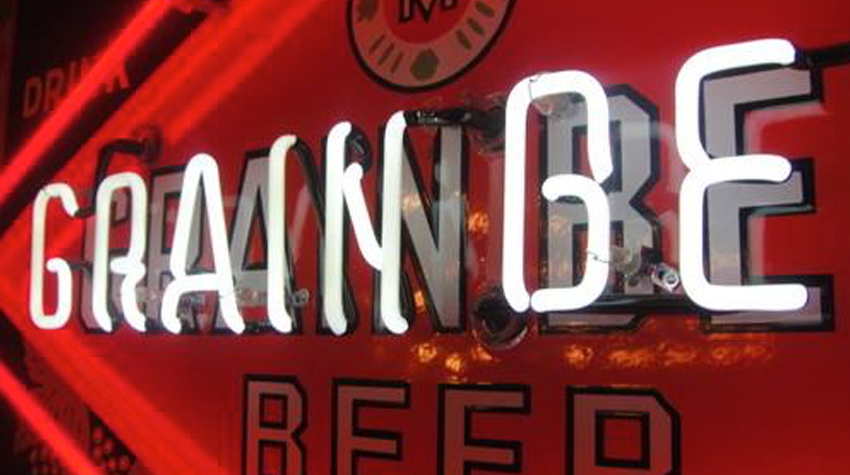 Grain Belt neon close up